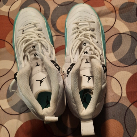 2018 Jordan Jumpman Size 9.5y White and Teal Sneakers - Picture 4 of 6